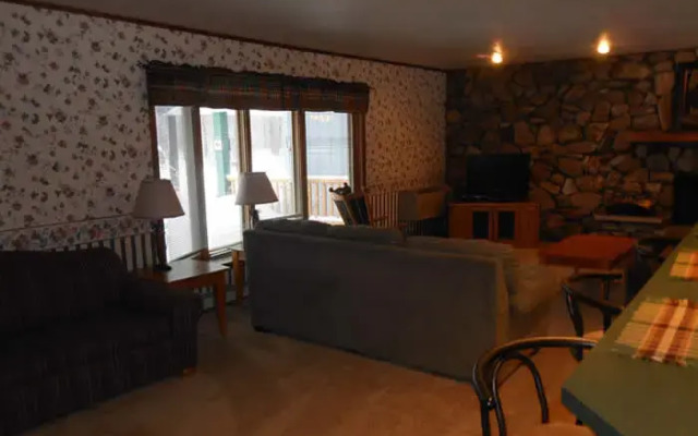 Rustic Manor Motor Lodge