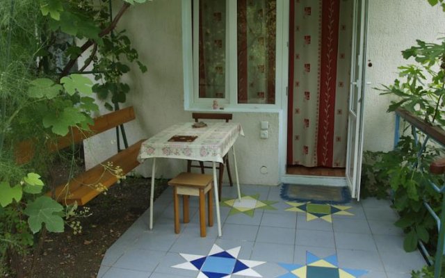 Uyutnyij Dvorik Guest House