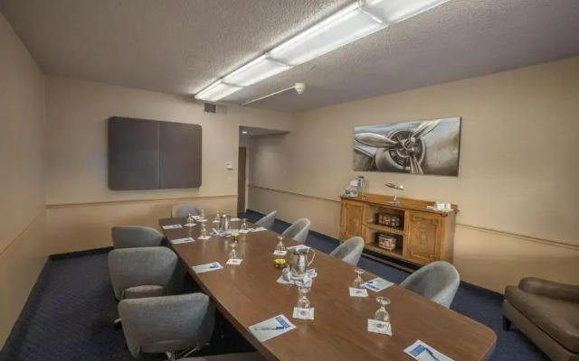 Piccadilly Inn Airport