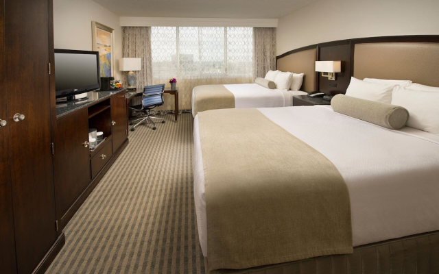 Отель Skybridge Seattle Airport