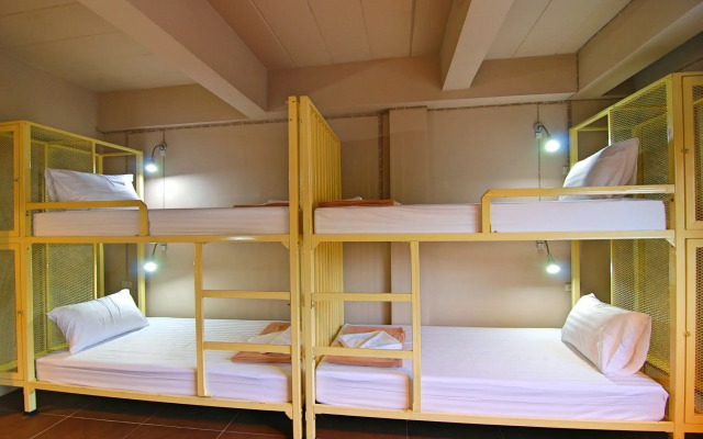 Non La Mer Hostel