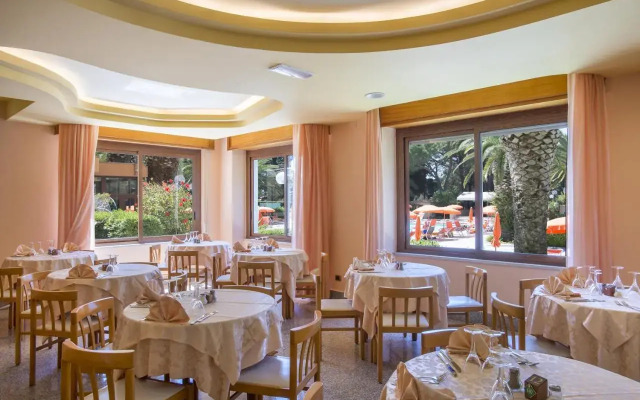 Hotel Oasis