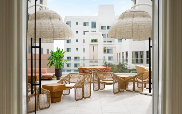 Sandbourne Santa Monica, Autograph Collection