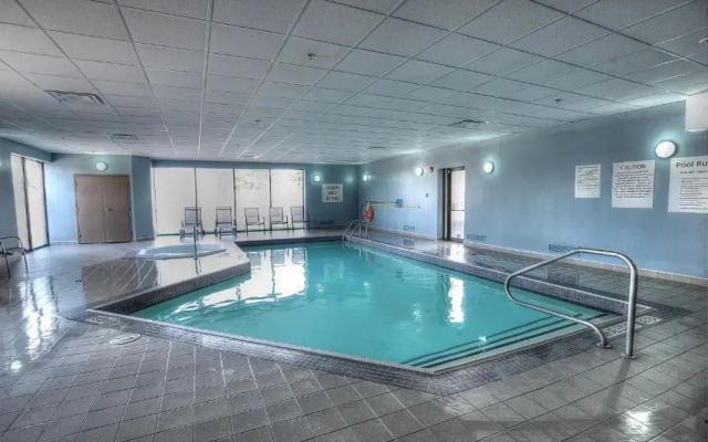 Holiday Inn Express & Suites Toronto Airport West by IHG