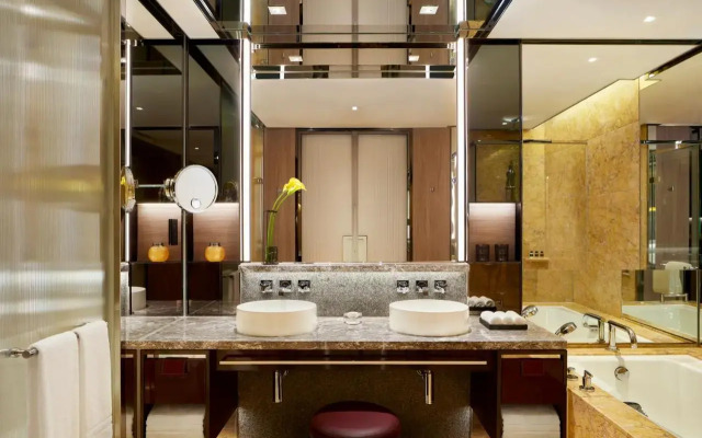 Four Seasons Hotel Hong Kong