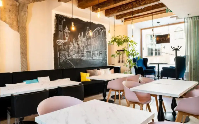 Meriton Old Town Garden Hotel