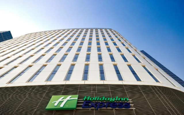 Holiday Inn Express Warsaw - The HUB by IHG