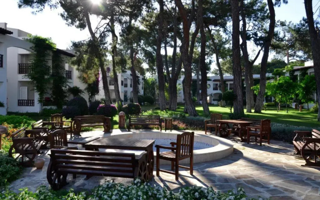 Отель Emelda Sun Club
