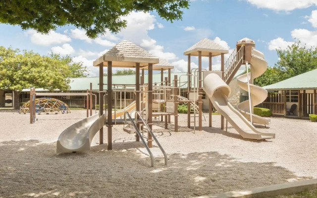 Travelodge Inn & Suites by Wyndham San Antonio Airport