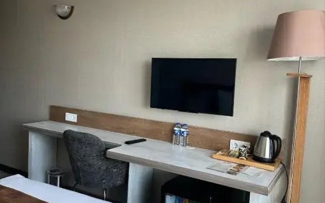 Kanyonvadi Hotel