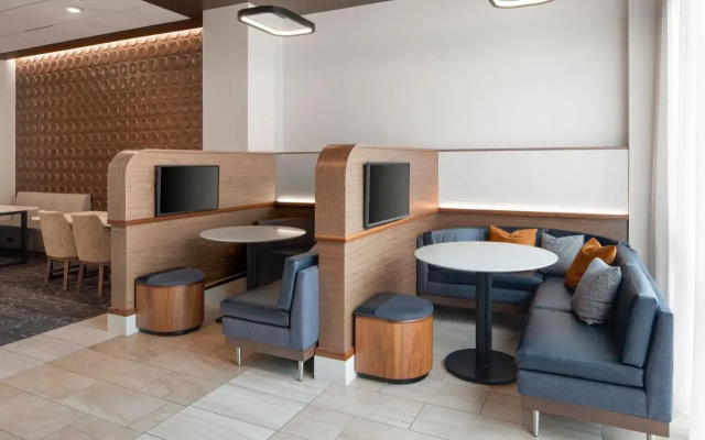 Courtyard by Marriott Seattle SeaTac Airport