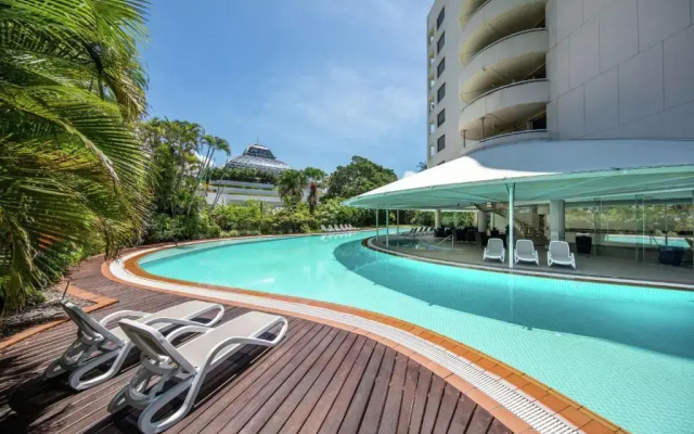 Hilton Cairns