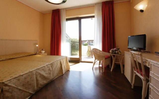 Отель Serravalle Golf