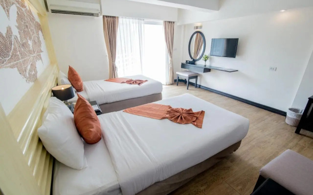 Sea Breeze Jomtien Resort (SHA Extra Plus)