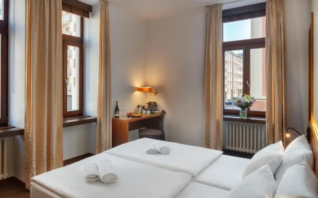 Hotel Carol
