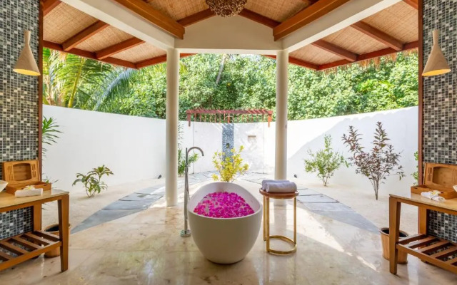 Furaveri Maldives Hotel