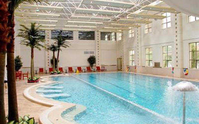 Songchao Bianjing Hotel (Kaifeng Drum Tower Square)