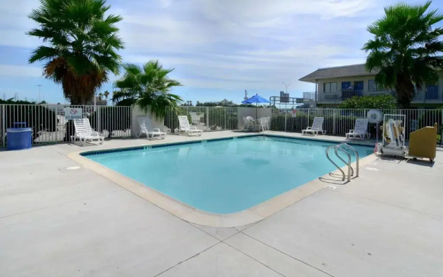 Motel 6 Galveston, TX