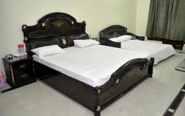 Hotel Dhingra Residency