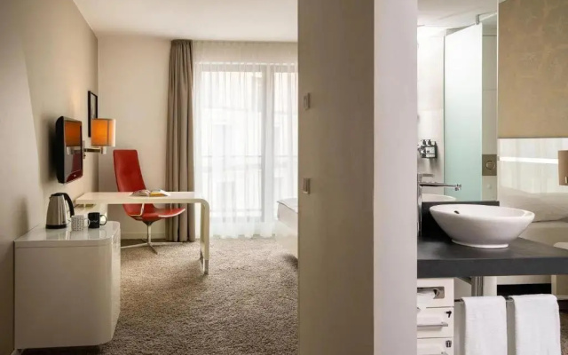 The INNSiDE Twin room (twin beds)