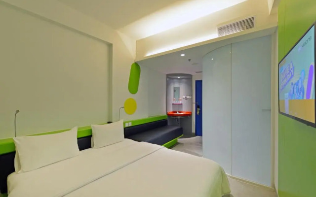 POP! Hotel Solo