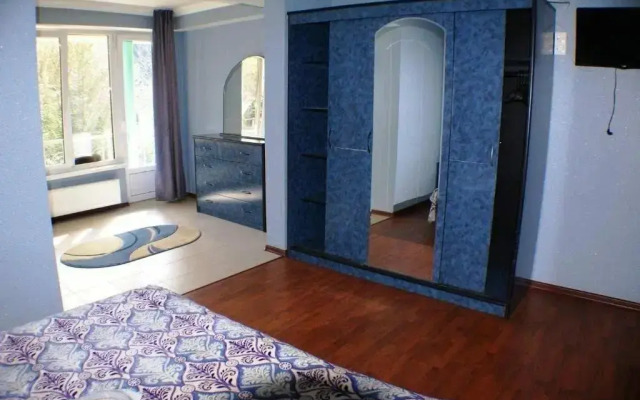 Zeleniy Dom Guest House