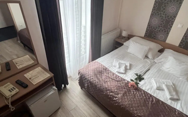 Rose City Hotel