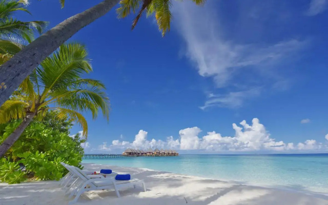 Angaga Island Resort & Spa