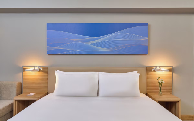 Journeyhub Phuket Patong Hotel