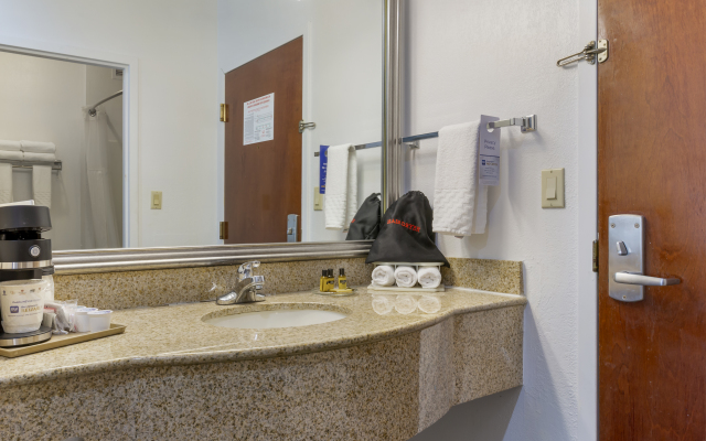 Best Western Plus South Hill Inn