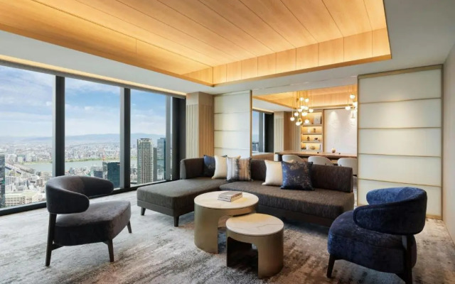 THE OSAKA STATION HOTEL, Autograph Collection