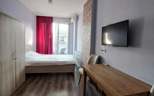 Karvi Hostel & Suites