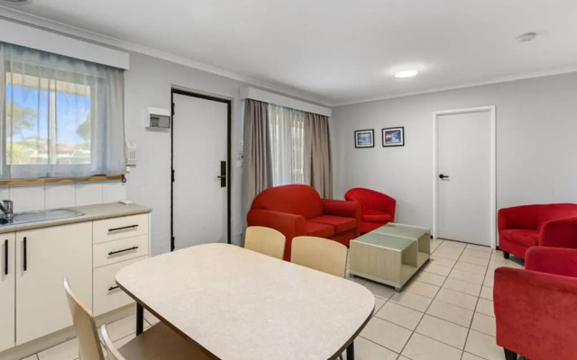 Apollo Bay Motel & Apartments