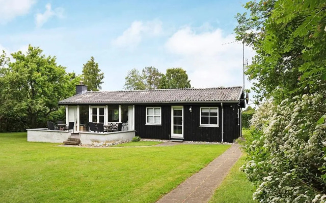 6 Person Holiday Home in Dronningmolle-by Traum