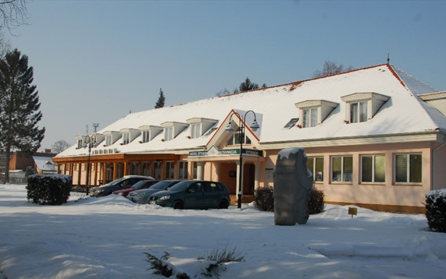 Lipa Hotel Es Etterem