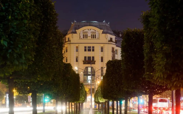 Karoly Corner Residences