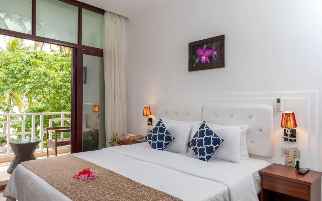Sun Tan Beach Hotel