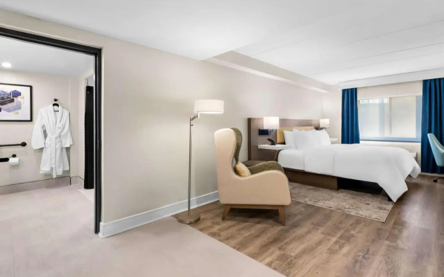 Latitude Suites Tinton Falls Eatontown/BW Premier Collection 