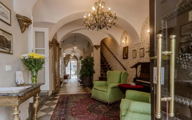 Allegro Hotel