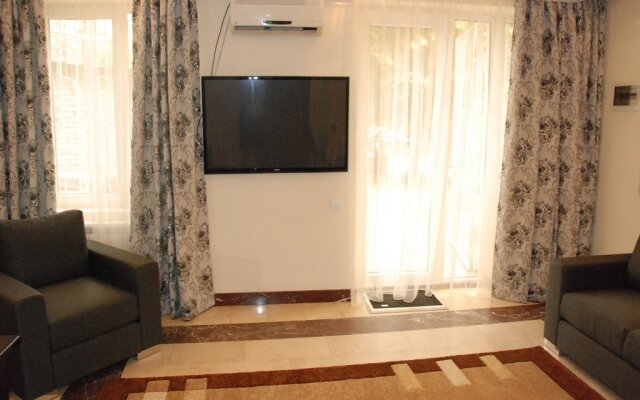 Dreamlike World Apartment on Rustaveli