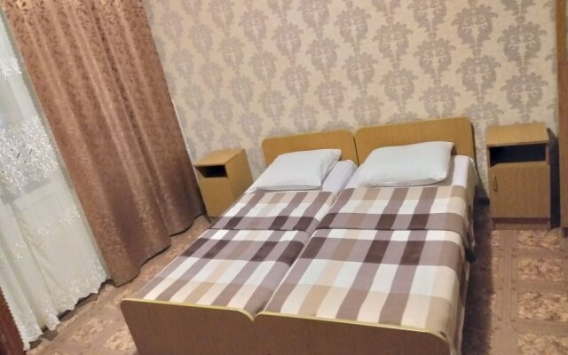 Roza Guest House