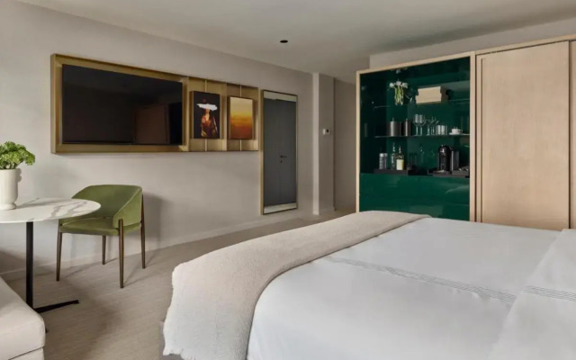 Hotel AKA Alexandria