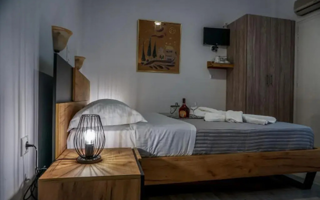 Avra Studios & Apartments