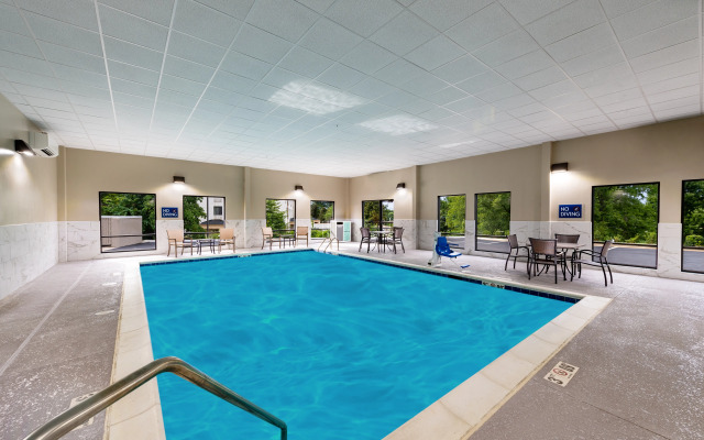 Four Points by Sheraton Charlotte - Lake Norman