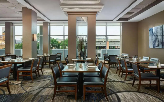 Hilton Kansas City Country Club Plaza