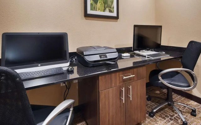 Best Western Plus Elmendorf Hotel / San Antonio Hotel