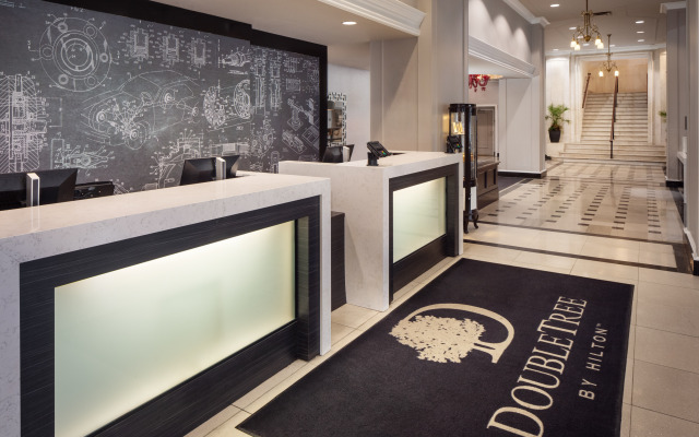 DoubleTree Suites by Hilton Hotel Detroit Downtown - Fort Shelby