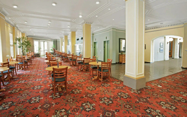 Crockett Hotel