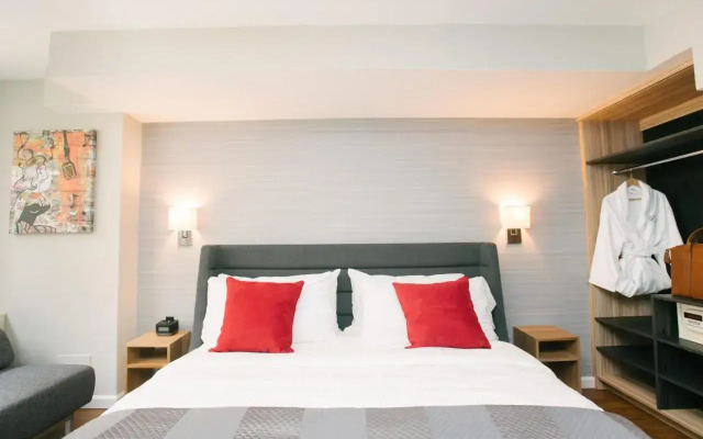 Hotel 32 32