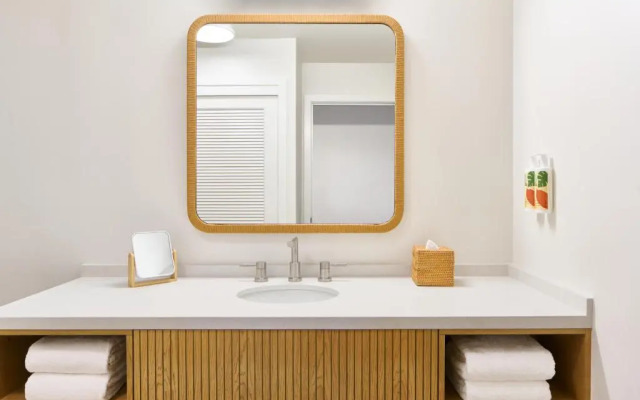 Royal Lahaina Resort & Bungalows